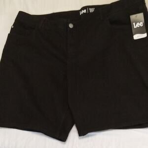 NWT Lee Women's Size 26W Jet Black Bermuda Casual Shorts. Reg Fit, Midrise,
